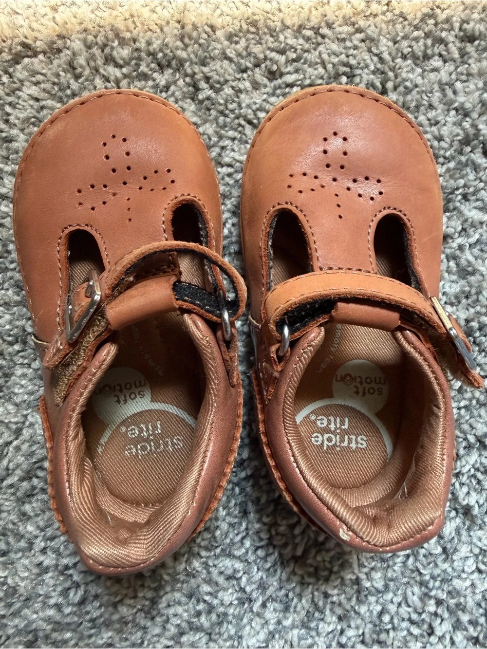 Stride Rite Girls/Toddler Tan Leather Mary Jane Shoes. Size 5.5M